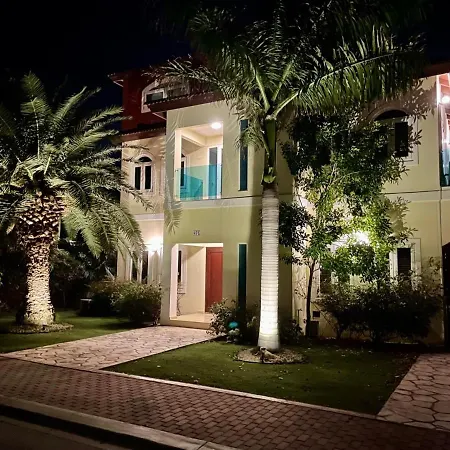 Two Attached Villas 14 Bedrooms, 12 Bathrooms For A Total Of 28 Guests